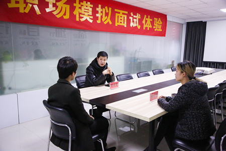 職場攻略講座進校園，拓展校企合作促就業(yè)