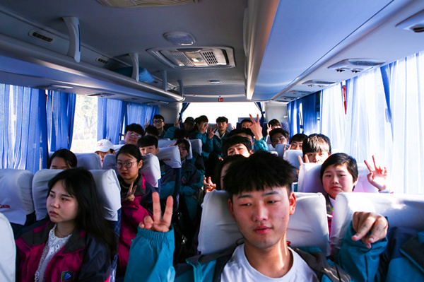 “攜手植樹，共創(chuàng)藍(lán)天”丨南京新華師生共筑新華育才林