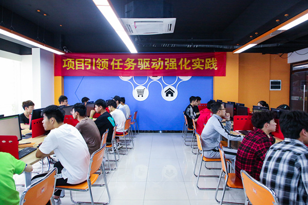 搞互聯(lián)網(wǎng)教育我們是認(rèn)真的，搞互聯(lián)網(wǎng)知識(shí)競(jìng)賽我們也是認(rèn)真的！