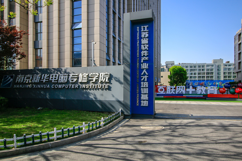 南京新華“感恩有你”平面海報(bào)設(shè)計(jì)大賽圓滿舉行！