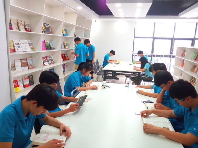 技校里面有什么<a href=http://njxh.cn target=_blank class=infotextkey>專業(yè)</a>？適合初中去學習么？