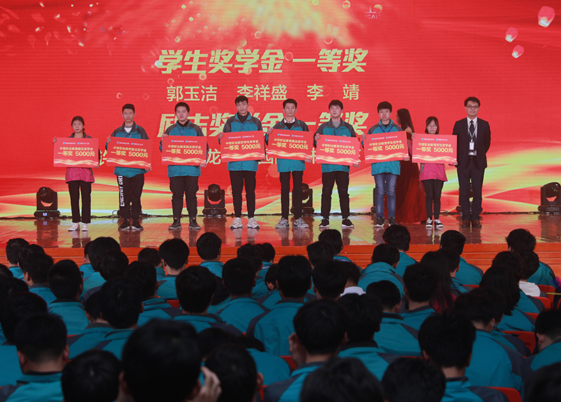 新華：教育資助有政策，歡歡喜喜把學(xué)上