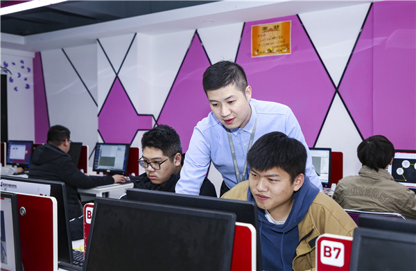 初中畢業(yè)學(xué)影視動畫好學(xué)么，好就業(yè)么？