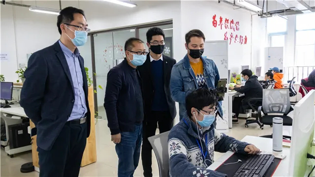 屢登央視，新華電腦教育全面新升級！
