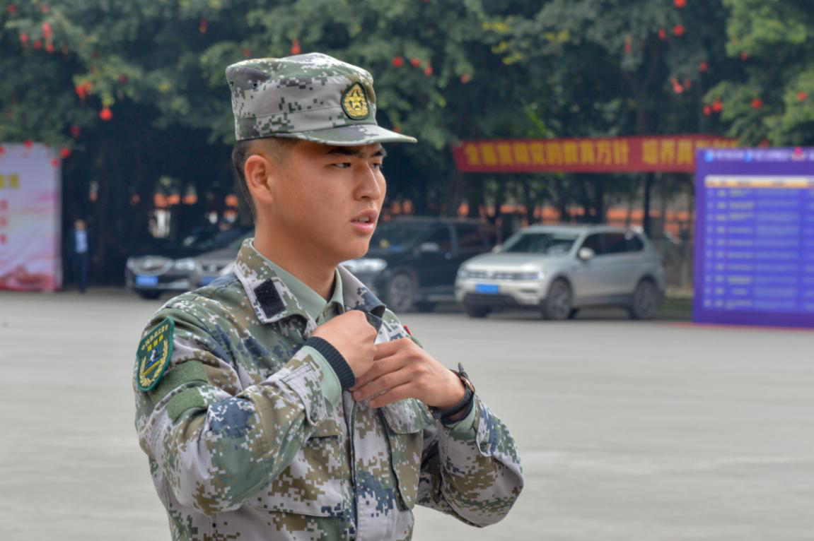 新華“三教三訓(xùn)”之軍訓(xùn)|揮灑汗水書寫迷彩青春！