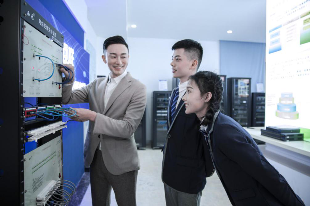 人工智能空前火爆，盤點(diǎn)新華人工智能<a href=http://njxh.cn target=_blank class=infotextkey>專業(yè)</a>教學(xué)和就業(yè)