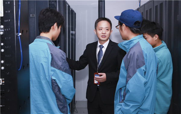 初<a href=http://njxh.cn target=_blank class=infotextkey>高中</a>畢業(yè)學(xué)什么好？
