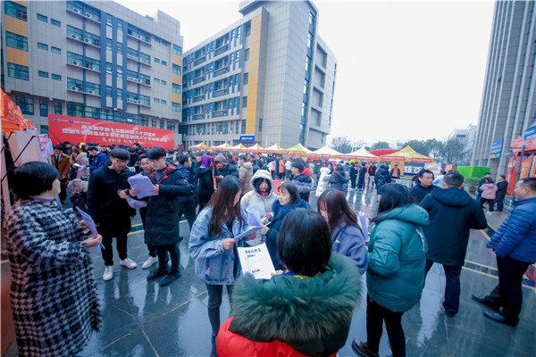 贏在職場起跑線，給你5大理由選擇春季入學