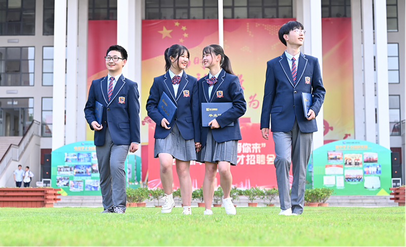 12位學(xué)霸天團(tuán)推薦新華電腦學(xué)校，你不了解一下嗎？