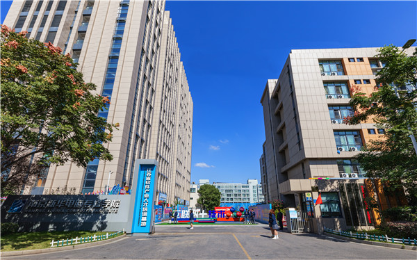 南京有什么學(xué)校適合初中畢業(yè)的？