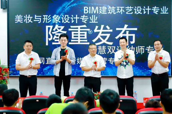 傳遞向上力量！新華電腦學(xué)校《老師來了》7月繼續(xù)開講！