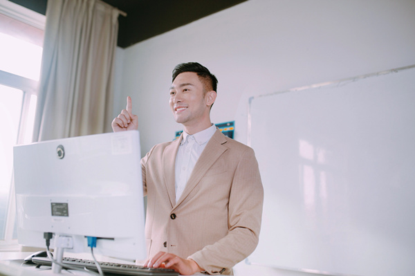 初中生學(xué)什么<a href=http://njxh.cn target=_blank class=infotextkey>專(zhuān)業(yè)</a>好，有發(fā)展前途？