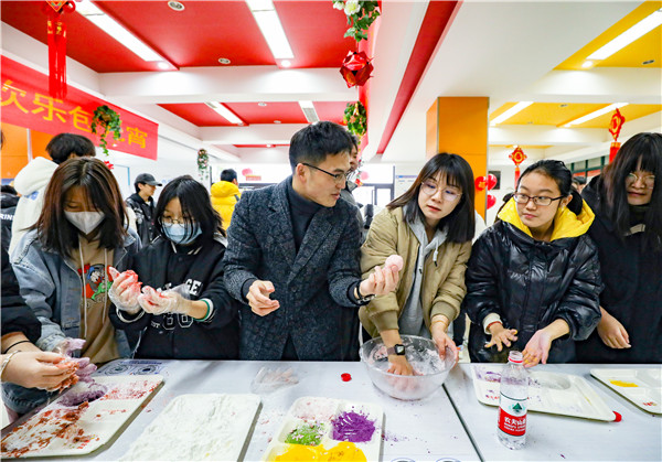 包湯圓，制花燈|熱熱鬧鬧過(guò)元宵