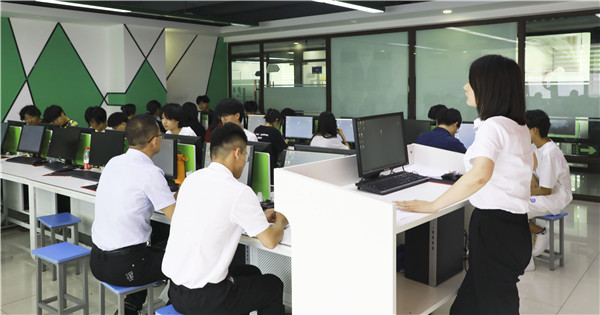南京新華結課答辯|你們的成長，我們來見證！