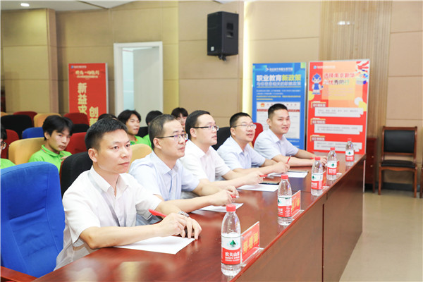 為幫助我校學(xué)生明確職業(yè)生涯規(guī)劃，確定個(gè)人職業(yè)方向，強(qiáng)化職業(yè)規(guī)劃意識(shí)，更好地樹(shù)立個(gè)人理想，2022年7月29日，南京新華電腦專修學(xué)校在學(xué)術(shù)報(bào)告廳舉行第十二屆職業(yè)生涯規(guī)劃演講大賽