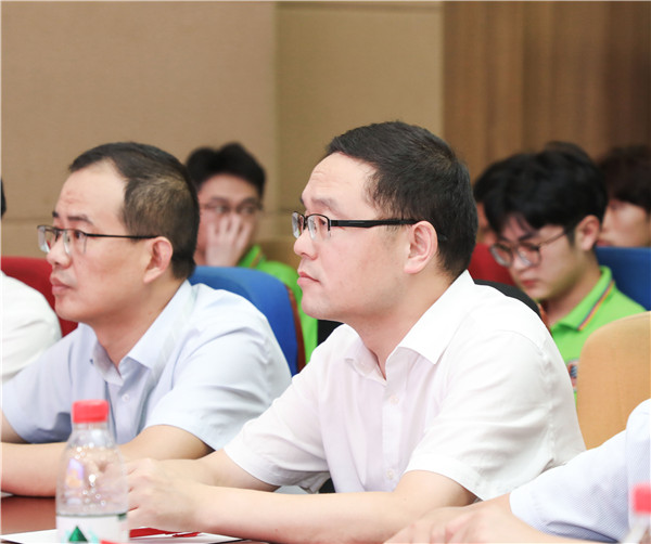 為幫助我校學(xué)生明確職業(yè)生涯規(guī)劃，確定個(gè)人職業(yè)方向，強(qiáng)化職業(yè)規(guī)劃意識(shí)，更好地樹(shù)立個(gè)人理想，2022年7月29日，南京新華電腦專修學(xué)校在學(xué)術(shù)報(bào)告廳舉行第十二屆職業(yè)生涯規(guī)劃演講大賽
