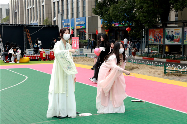“三八”國際婦女節(jié)來臨，南京新華向所有女性致以節(jié)日最美好的祝福！