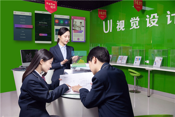適合初中畢業(yè)上的學校？