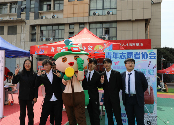 追光有“你”，歡迎“新”上人 南京新華電腦專修學(xué)校2024年春季社團(tuán)招新大會(huì)順利收官