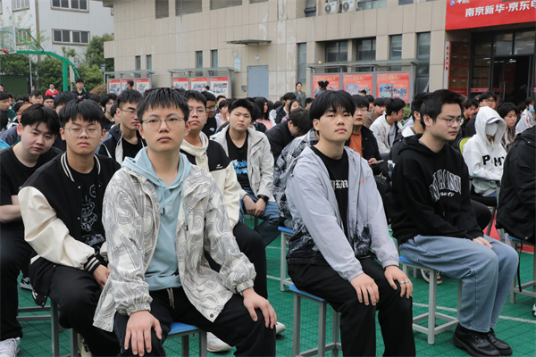 南京新華開展“防治校園霸凌，守護平安校園”主題講座