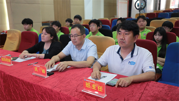 南京新華電腦專修學?；ヂ?lián)網(wǎng)2303班結(jié)課答辯圓滿落幕，學子展現(xiàn)<a href=http://njxh.cn target=_blank class=infotextkey>專業(yè)</a>技能與風采