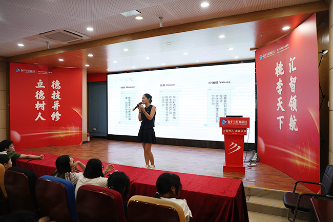 大咖進校園|揭秘“沉浸式頭皮護理”