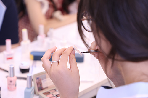 初中畢業(yè)女孩子學什么有前途？