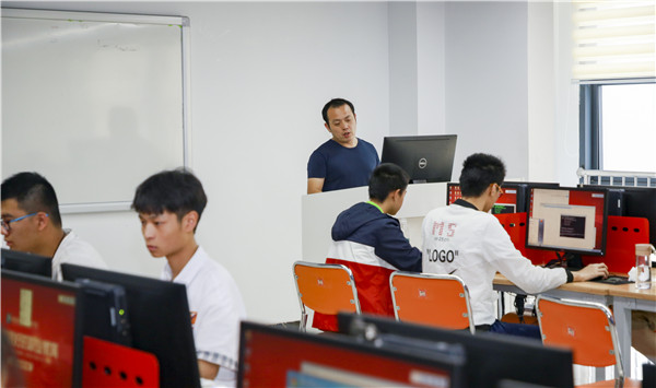 初中畢業(yè)上職業(yè)學(xué)校好么？