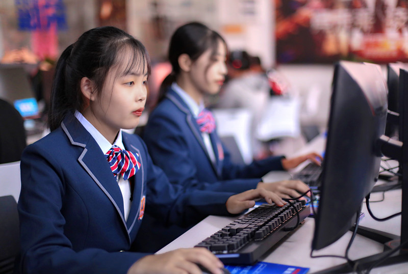 初高中女生學(xué)什么專業(yè)好？女生最吃香的互聯(lián)網(wǎng)熱門專業(yè)排名出爐！
